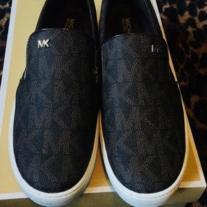 Michael Kors slide ons